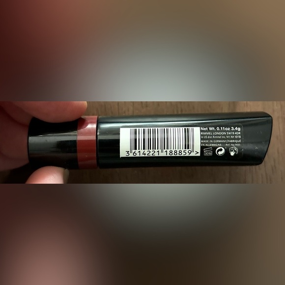RIMMEL The Only One Lipstick‎ No.820 Oh So Wicked New 0.11 oz Blackened Cherry - Picture 4 of 6